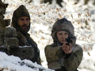 Eric Bana e Saoirse Ronan in Hanna