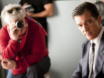 Antonio Banderas e Pedro Almodovar sul set di La pelle che abito