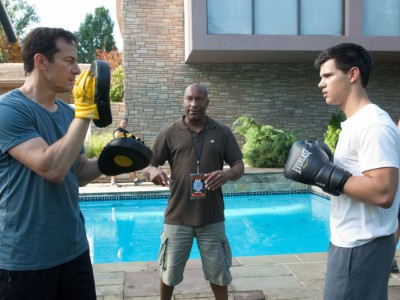 John Singleton dirige Lautner e Isaacs sul set di Abduction