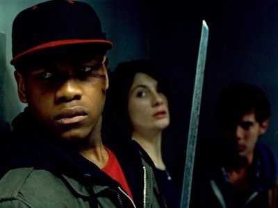 John Boyega si prepara a fare a fette gli alieni