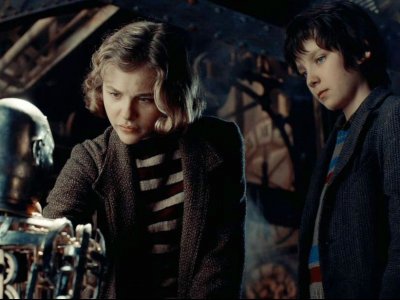 Chloe Moretz e Asa Butterfield in una scena
