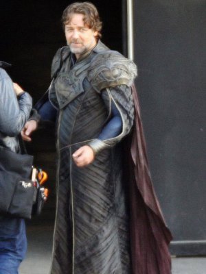Russell Crowe sul set di Man of Steel