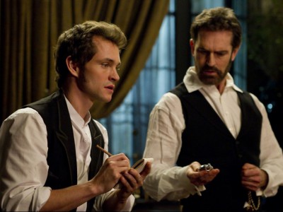 Hugh Dancy e Rupert Everett in Hysteria