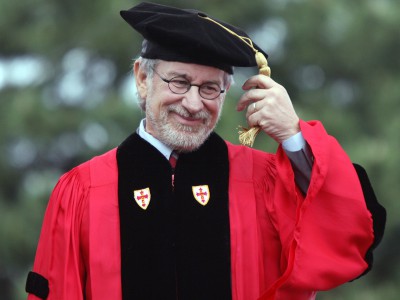 Steven Spielberg riceve una laurea honoris causa all'università di Boston nel 2009