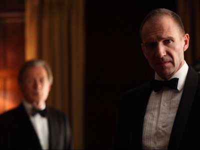 Bill Nighy e Ralph Fiennes in Page Eight