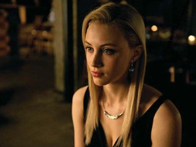 Sarah Gadon è Elise