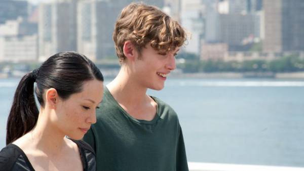 Un giorno questo dolore ti sarà utile recensione - Toby Regbo con Lucy Liu