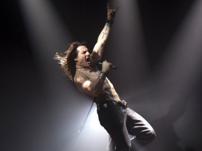 Tom Cruise capellone in Rock of Ages