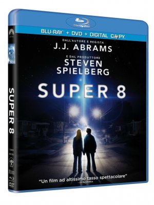 Super 8 di Abrams esce in DVD e Blu-Ray - L'artwork del Blu-Ray