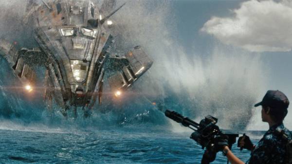 Anteprima Battleship, Peter Berg parla di Rihanna. L'inizio della battaglia navale con gli alieni