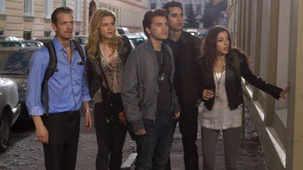 La recensione de L'ora nera con Emile Hirsch - Il cast