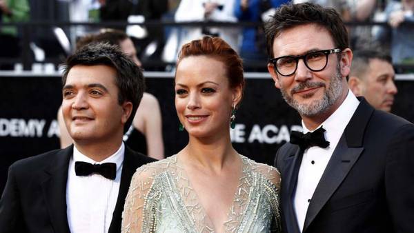 Oscar 2012 i vincitori The Artist Hugo Cabret. Hazanavicius, Bejo e il produttore di The Artist