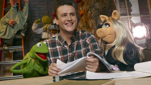 I Muppet esce nei cinema, scoprite quale Muppet siete in un quiz - Jason Segel con Kermit e Miss Piggy