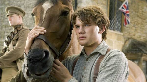 War Horse Steven Spielberg recensione - Jeremy Irvine e Joey