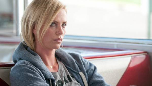 Young Adult Charlize Theron recensione