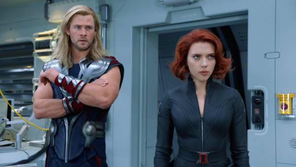 The Avengers recensione Marvel Downey - Chris Hemsworth e Scarlett Johansson