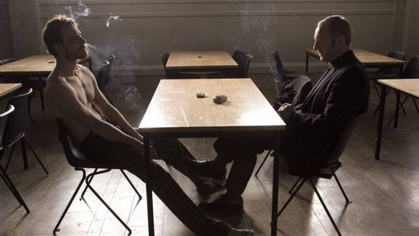 Hunger recensione Michael Fassbender Steve McQueen - Michael Fassbender affronta Liam Cunningham