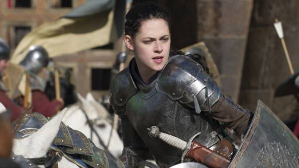 Biancaneve e il cacciatore recensione Kristen Stewart Charlize Theron
