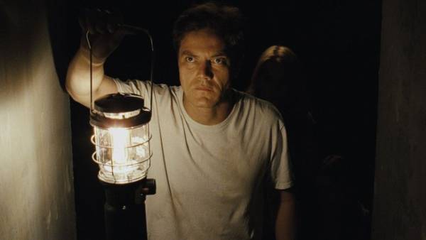 Take Shelter Michael Shannon recensione - Shannon in una scena del film