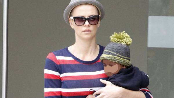 Charlize Theron Mad Max Fury Road George Miller - La Theron con il figlio Jackson