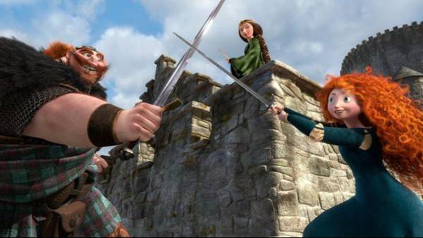 Ribelle The Brave recensione Pixar - Merida con re Fergus e la regina Elinor