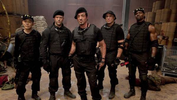 I mercenari recensione Stallone Statham Schwarzenegger Willis - Sly e i suoi uomini