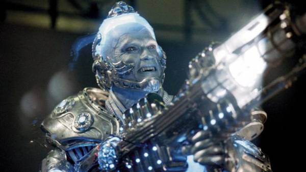 Batman e Robin recensione Clooney Schumacher Schwarzenegger - Schwarzenegger è Mr. Freeze