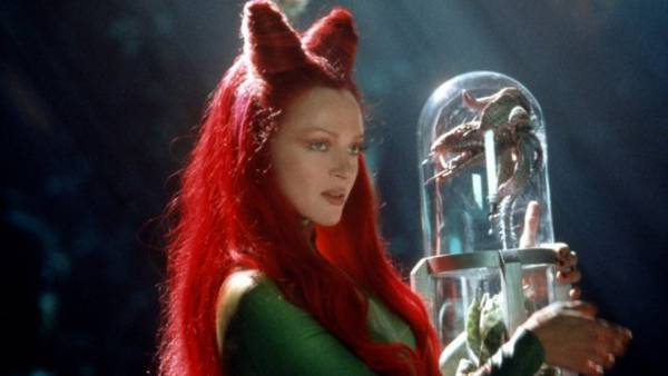 Batman e Robin recensione Clooney Schumacher Schwarzenegger - Uma Thurman è Poison Ivy
