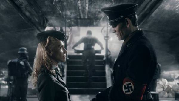 Iron Sky recensione Timo Vuoresola Udo Kier nazisti sulla luna - Julia Dietze e Gotz Otto