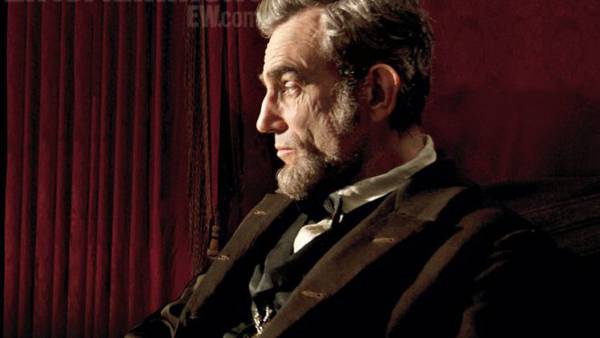 Lincoln Daniel Day Lewis prima foto Steven Spielberg - Daniel Day-Lewis è Lincoln