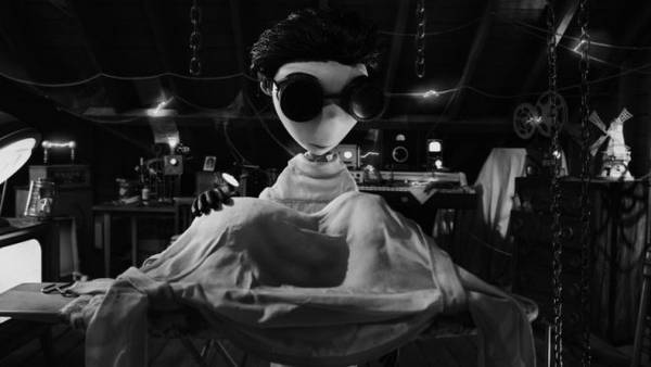 Frankenweenie Tim Burton remake recensioni - Una scena del film