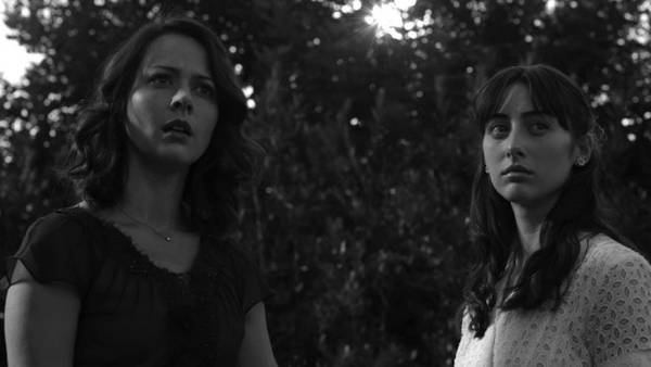 Much Ado About Nothing recensione Joss Whedon Toronto Film Festival - Amy Acker in una scena