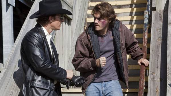 Killer Joe recensione Friedkin McConaughey - McConaughey con Emile Hirsch