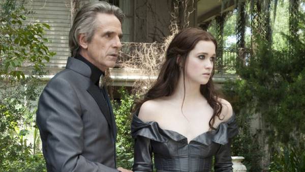 Beautiful Creatures La sedicesima luna recensione - Jeremy Irons e Alice Englert