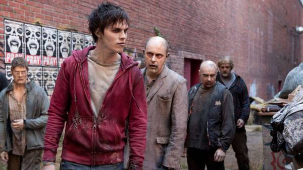 Warm Bodies recensione film zombie - Nicholas Hoult e Rob Corddry