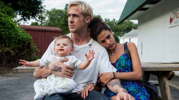 Come un tuono recensione Ryan Gosling Bradley Cooper - Ryan Gosling con Eva Mendes