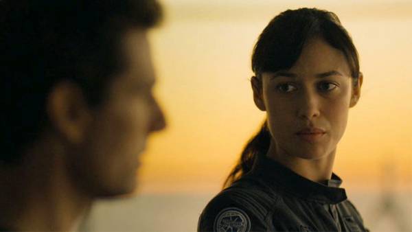 Oblivion recensione tom cruise olga kurylenko