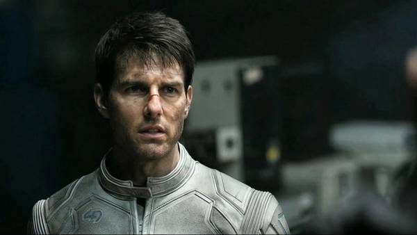 Oblivion recensione tom cruise olga kurylenko