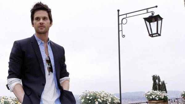 Da Vinci's Demons intervista a Tom Riley protagonista - Uno scatto di Tom Riley a Firenze