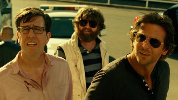 Una notte da leoni 3 set visit Bradley Cooper intervista esclusiva - Cooper con Helms e Galifianakis in una scena