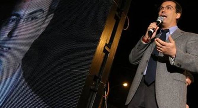 Talk show in piazza contro il blocco TV