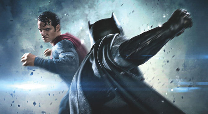 5 - Supereroi: Batman picchia Superman