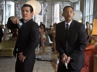 Men in Black 3 - Josh Brolin, Will Smith