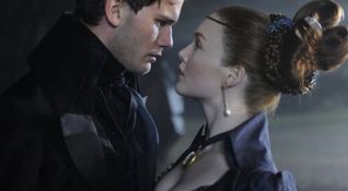 Grandi speranze - Jeremy Irvine e Holly Grainger