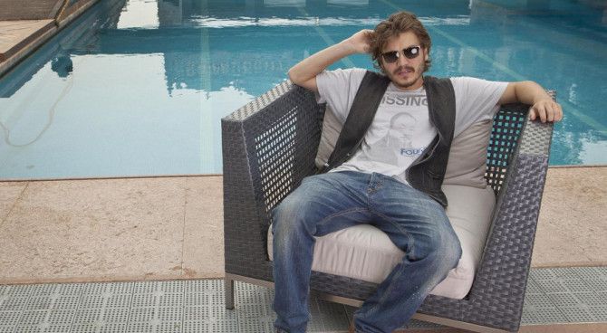 Emile Hirsch sara' Belushi<br>