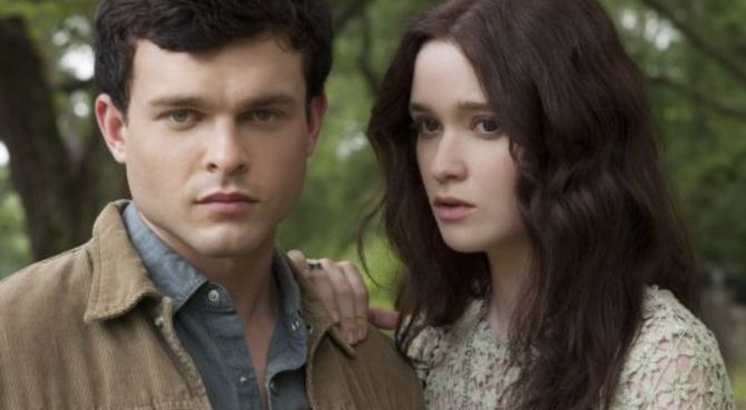 Beautiful Creatures - Alden Ehrenreich, Alice Englert
