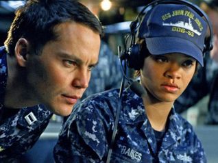 Battleship - Taylor Kitsch, Rihanna