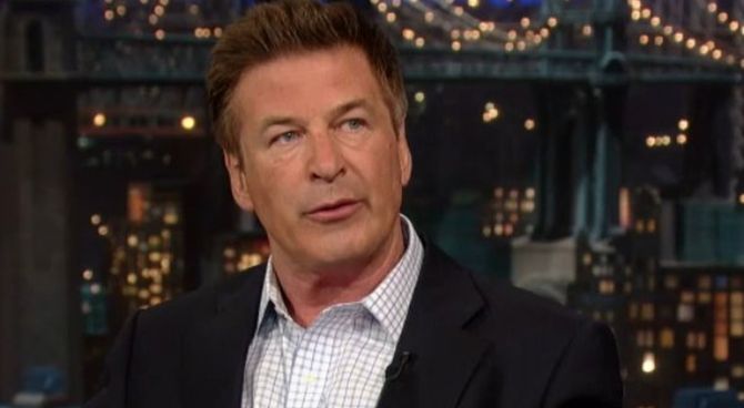 Alec Baldwin lascia twitter per le accuse di omofobia<br>