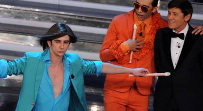I soliti idioti, Sanremo 2012 seconda serata