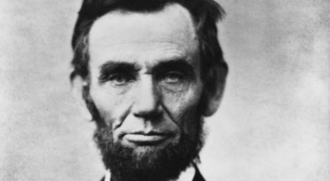 Abraham Lincoln Vampire Hunter 2